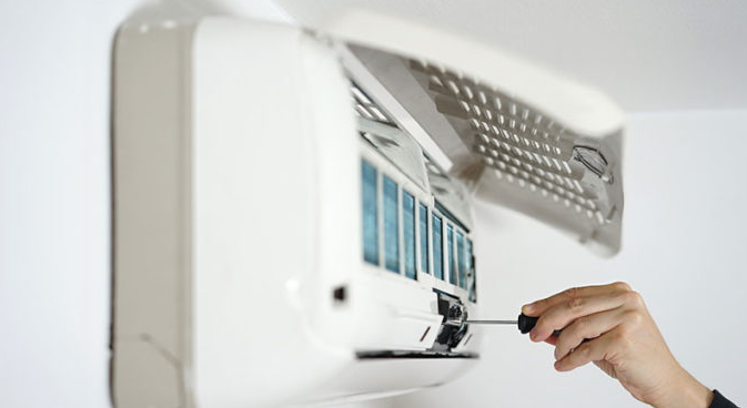 Things to Consider to Maintain an Air Conditioner Unit fixing an airconditioner