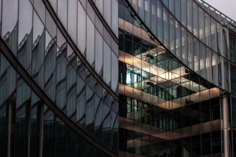 How Glass Balustrades Influence Rental Prices in Luxury Condos